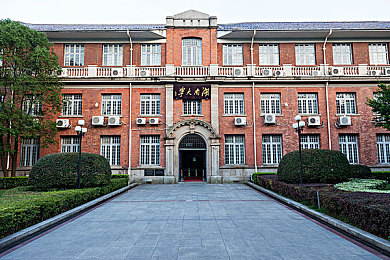 男男双龙调教后菊爆了：《双龙》奇趣调教，情侣组合爆笑揭秘