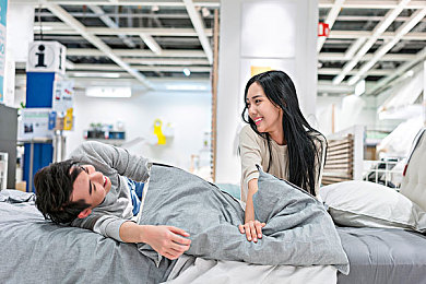 军人全身脱精光自慰：二战背景游戏引发争议：道德抉择与军人形象-2