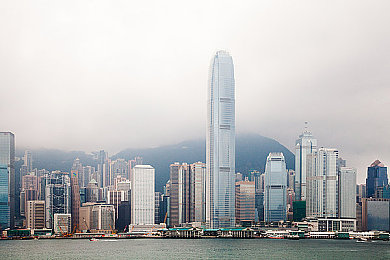 一个B三个人换着玩：游戏新潮流，互动乐趣多