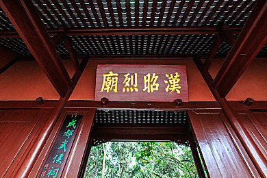 用刷子刷英语老师脚底心：学生脚底刷老师，教育伦理再引关注-3