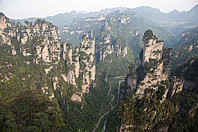 把坤坤 进甜甜圈里：明星坤坤助力，甜蜜冒险游戏吸睛
